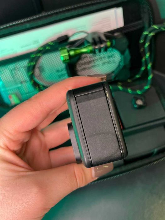 Екшн-камера GoPro Hero 13 з магнітним кріпленням