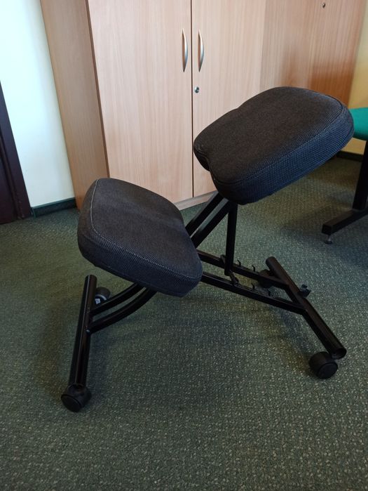 Klękosiad, klęcznik, fotel ergonomiczny IKEA eifred