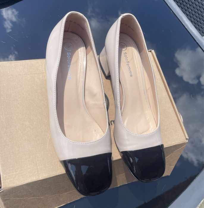 Beżowe czółenka z czarnym noskiem Solo Femme