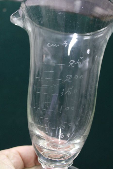 Copo em vidro soprado de medidas de farmácia em Cm Cubitos