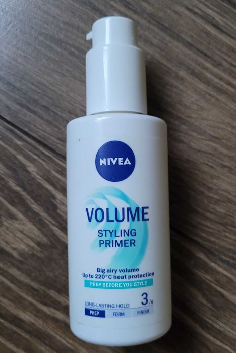 zestaw nivea volume plumping mousse Pianka do włosów + styling primer