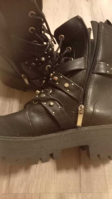 Botas cor preta 39