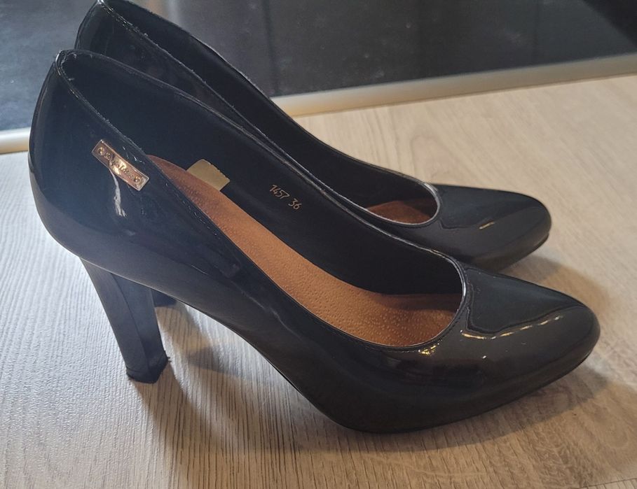 Szpilki Sergio Leone.Rozmiar 38.Wysokość ok 10 cm.