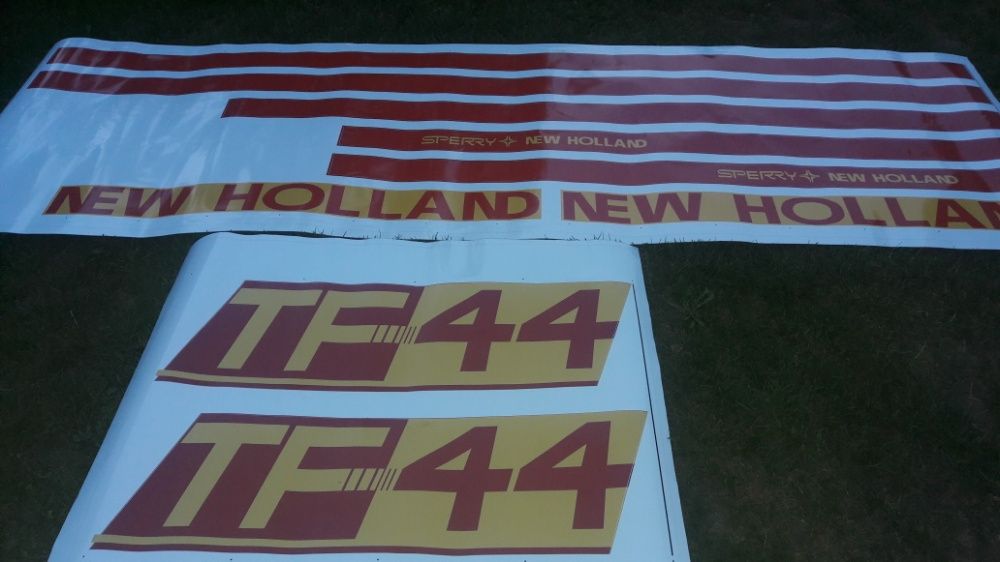 Naklejki kombajn New Holland TF 44