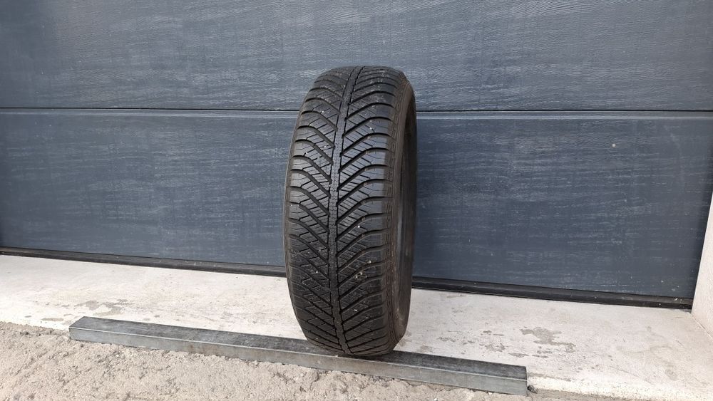 Goodyear 215/60 R17 Vector 4Seasons