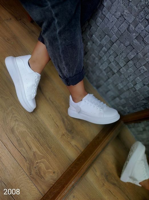 білі шкіряні кеди як guess кросівки  кожа чорні