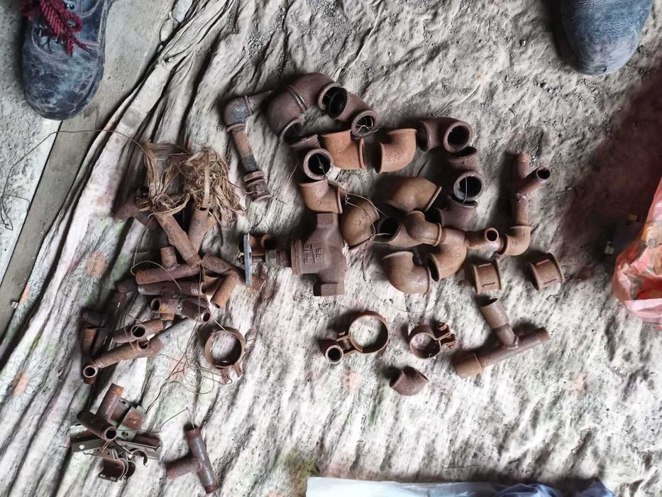 Колено и муфта чугунные