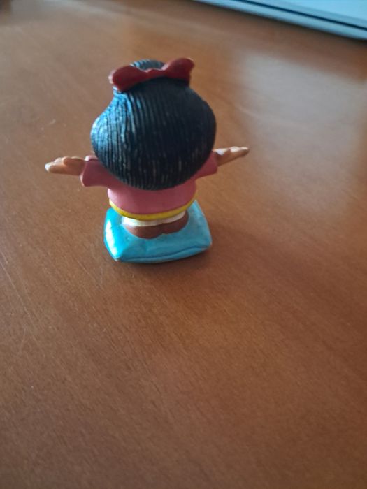 Representação em PVC da personagem Mafalda