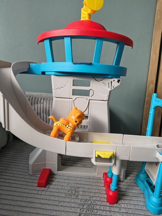 Baza kotki kocia załoga cat pack wieża obserwacyjna