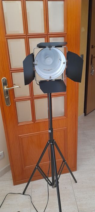 Candeeiro preto tripé