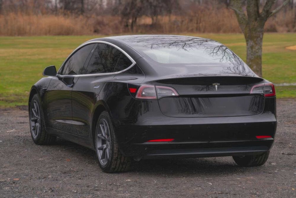 Tesla Model 3      2023