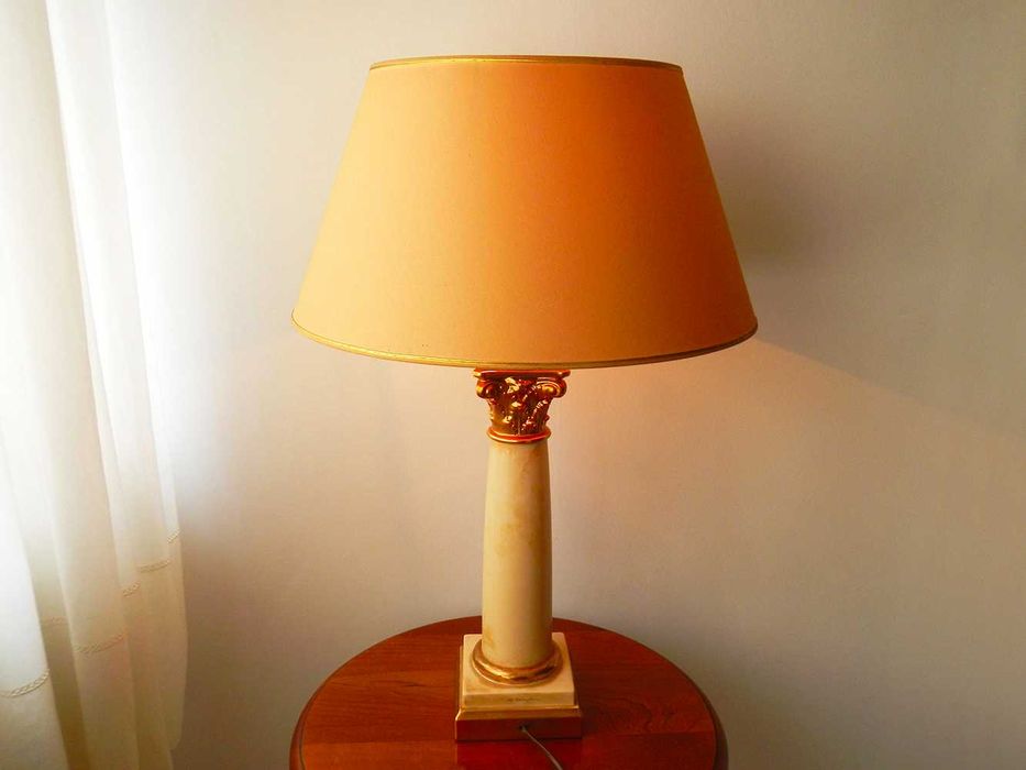 Elegante candeeiro de mesa Le Dauphin