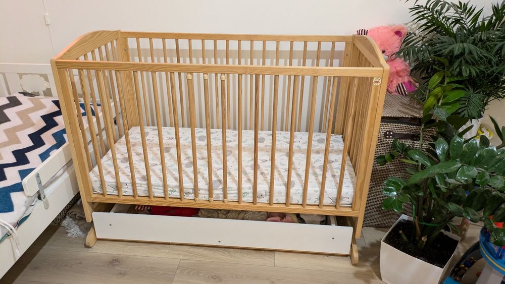 Łóżeczko Dziecięce  Klupś Henry 120*60 z Funkcją Kołysania i Szufladą