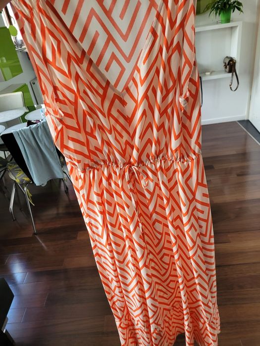 Pomarańczowa sukienka Mango