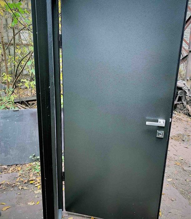 ДВЕРІ ВХІДНІ металеві, вікна ,двері металопластикові