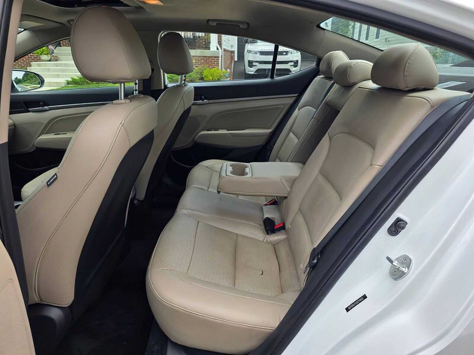Hyundai Elantra Limited      2018