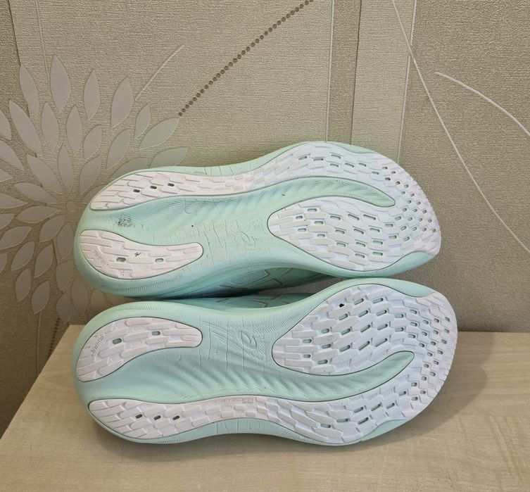 Бігові кросівки Asics Gel-Nimbus 26 оригінал розмір 41.5