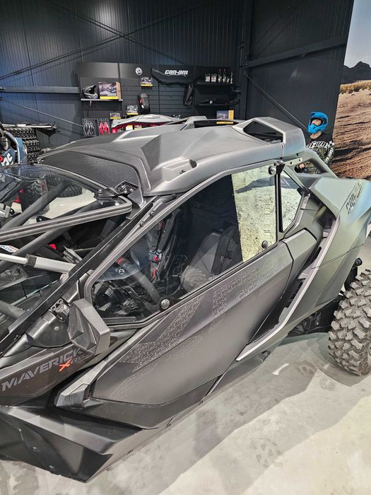 Can-am Maverick R kompletna kabina
