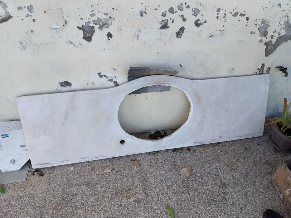 Pedra mármore com lavatório