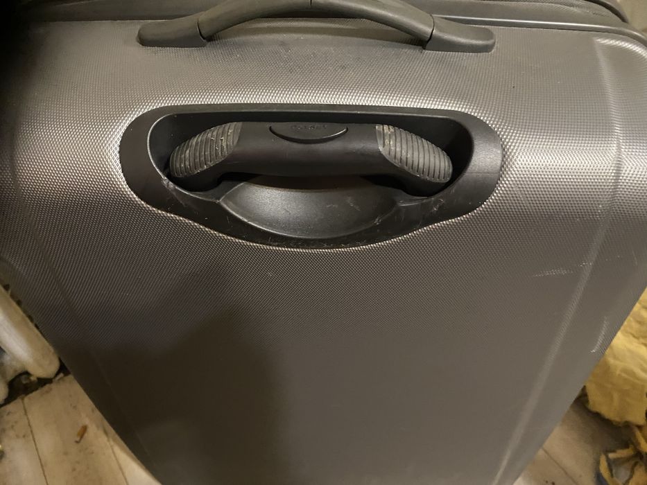 чемодан DELSEY в идеальном стостоянии  большой