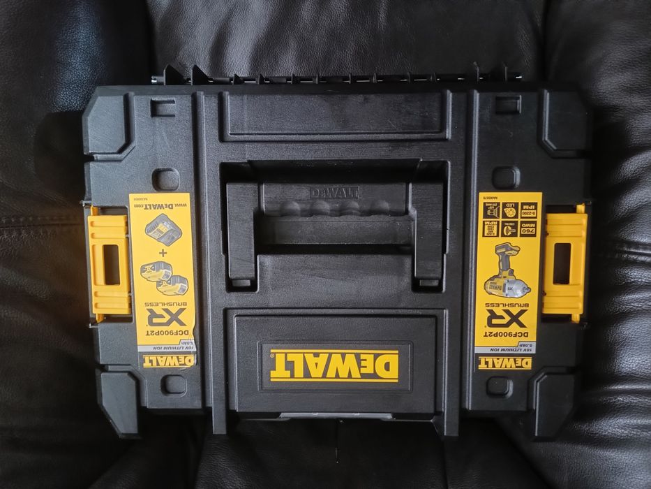 Аккумуляторний ударний гайковерт dewalt DCF900P2T 18V 2X 5.0Ah 1355Nm