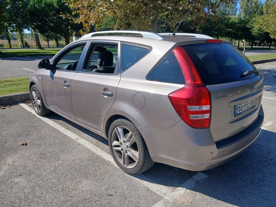 Kia ceed sw 1.6 crdi — photo 2