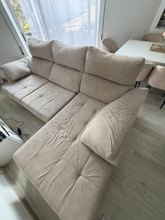 Sofá de 4 lugares com chaise longue – bege