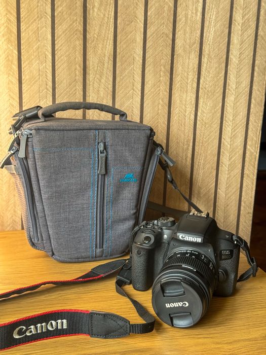 Продам фотокамеру canon EOS 800D