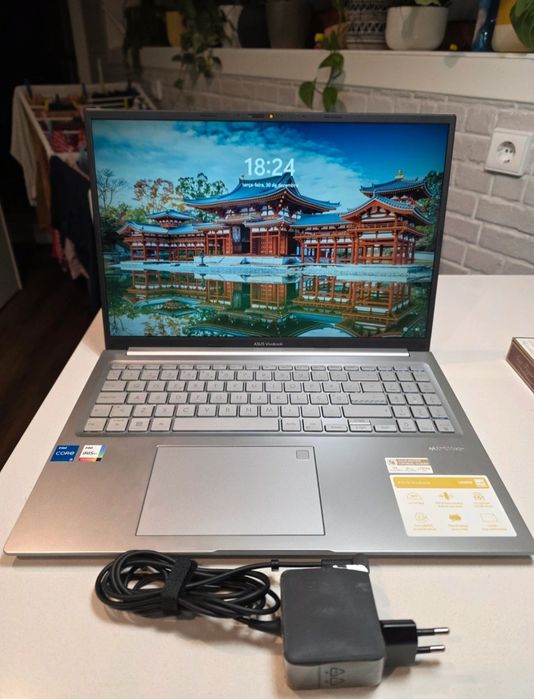 Asus vivobook 16'
