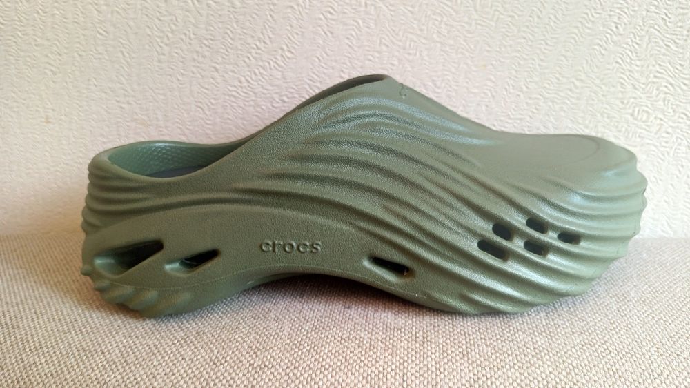 Продам Crocs Echo Wave  оригинал