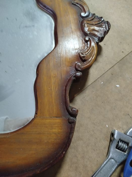 Espelho de madeira clássico