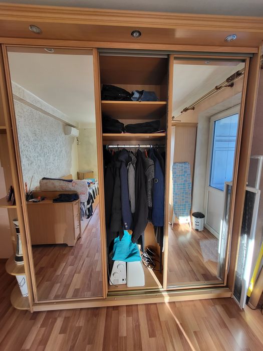 Шкаф для верхней одежды,  обуви  и шкаф-купе в хорошем состоянии