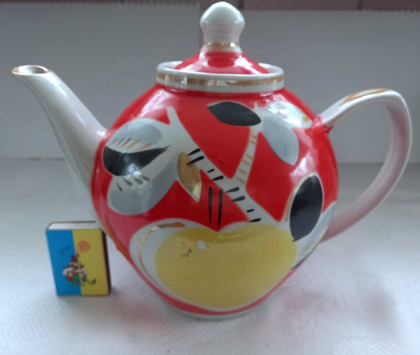 Кувшини, набір 70-х р.р. на  2 л + 0,5 л та різні чайники