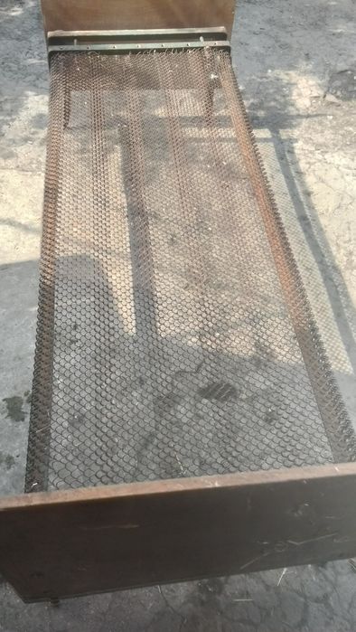 Кровать металическая с панцирной сеткой.