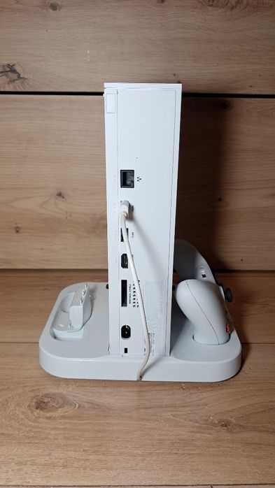 Konsola Xbox series s z podstawką chłodzącą i dwoma akumulatorami