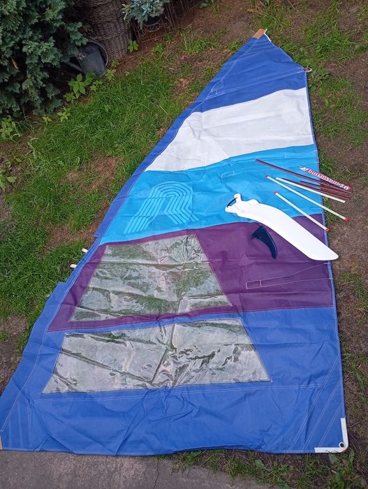 Zestaw do windsurfingu- żagiel 435cm, miecz, statecznik, listwy.