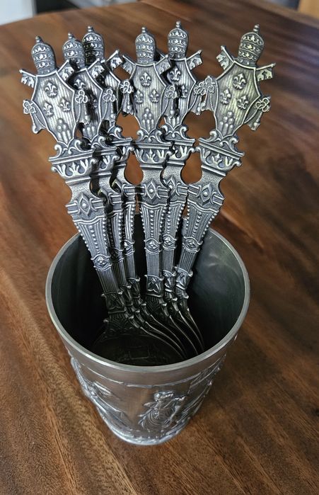 Kubek i łyżki "zamkowe"