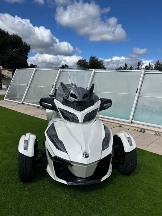 À VENDA – Potência, Estilo e Exclusividade sobre 3 Rodas!