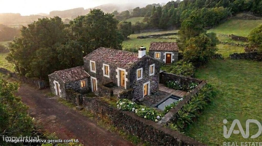 Casa tradicional em Ribeiras de 140,00 m2