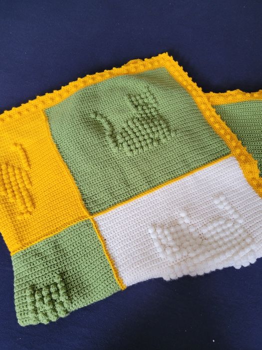 Szydełkowy kocyk z kotkami