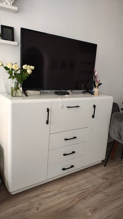 Komoda w kolorze białym 149cm