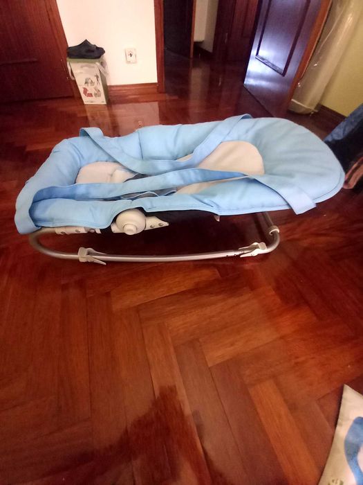 Espreguiçadeira com pouco uso (praticamente nova)
