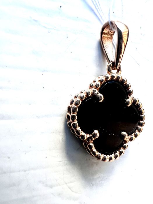 Золотой кулон Ван Клиф с оніксом