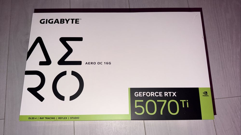 Відеокарта RTX 5070 ti Gigabyte Aero White OC