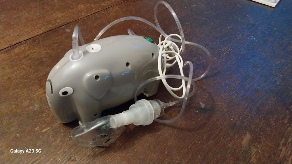 Inhalator tłokowy z wydajnym nebulizator słoń