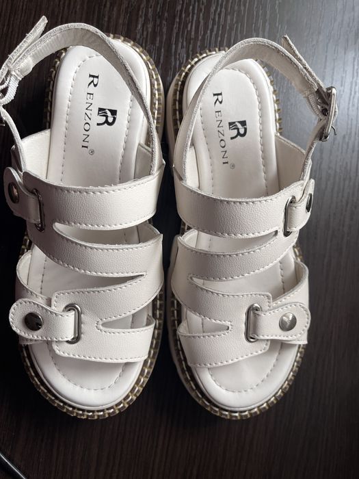 Бежеві босоніжки 37 розмір