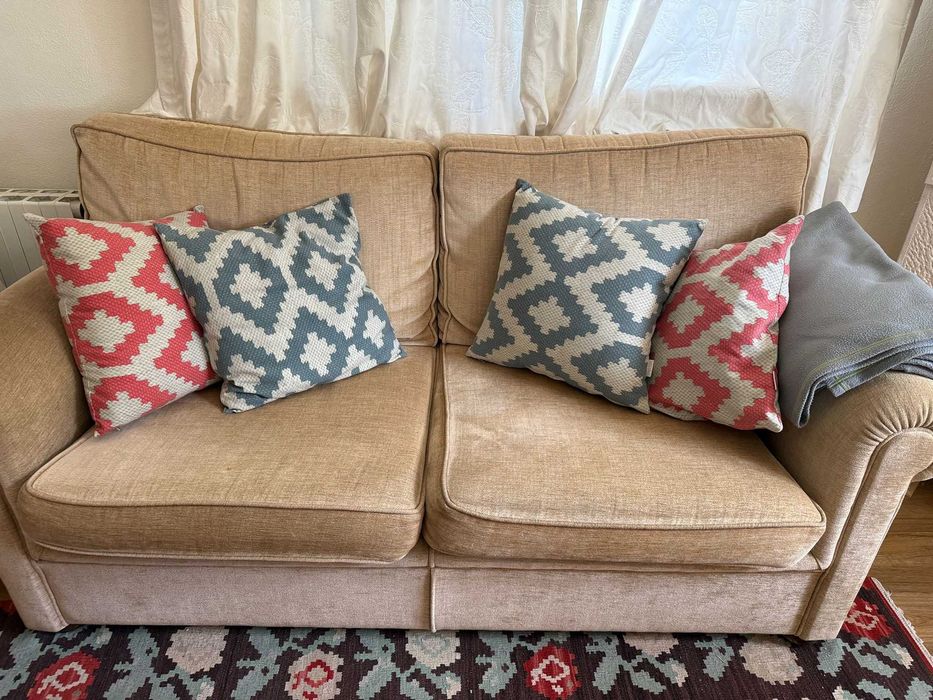 2 sofas , semi novos