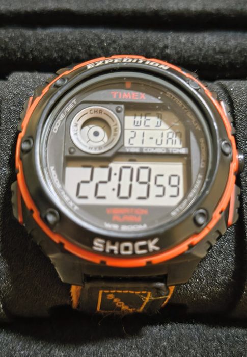 Годинники Casio, Timex, Armitron, чохол-кейс