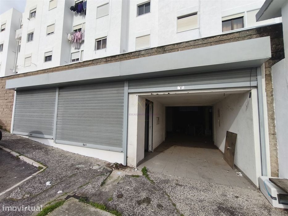 Armazém Versátil com 220 m2 em Campolide – Excelente Logística e Acess