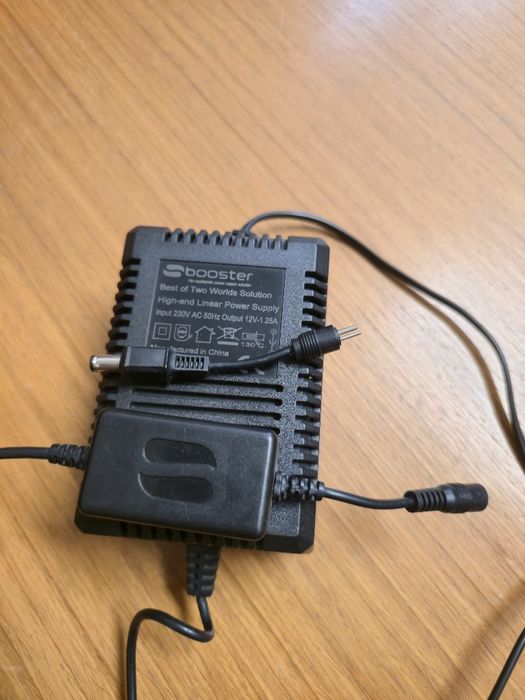 Zasilacz liniowy Sbooster 12V 1,25A.